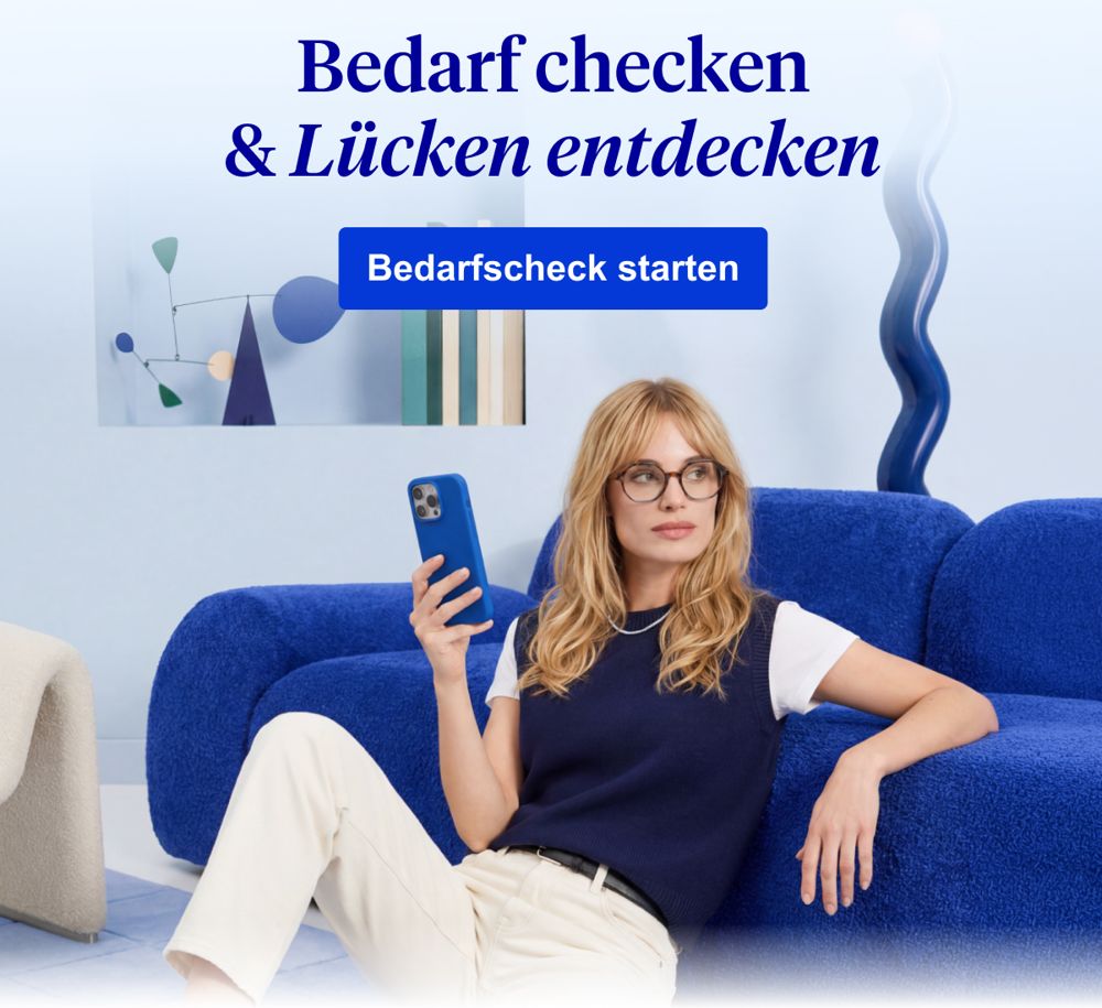 CLARK CRM email header — Day 1: 'Bedarf checken & Lücken entdecken', with a CLARK ambassador on a blue sofa and a 'Bedarfscheck starten' call to action