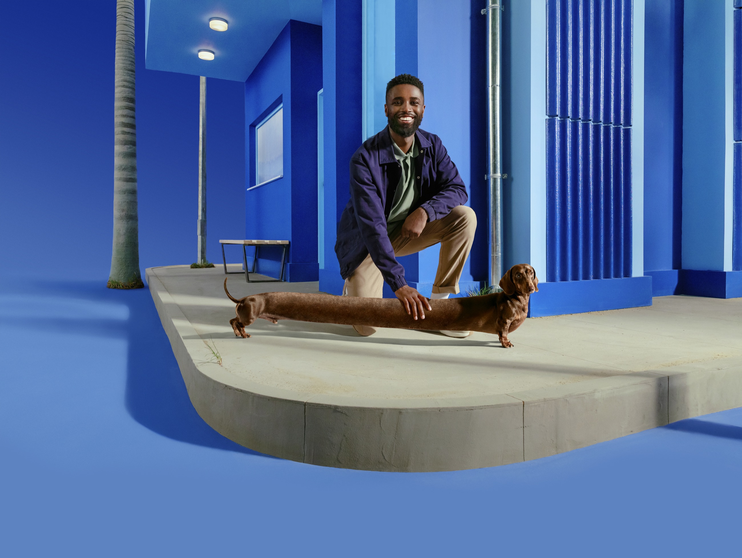 CLARK Mehr Streicheln — model with dachshund