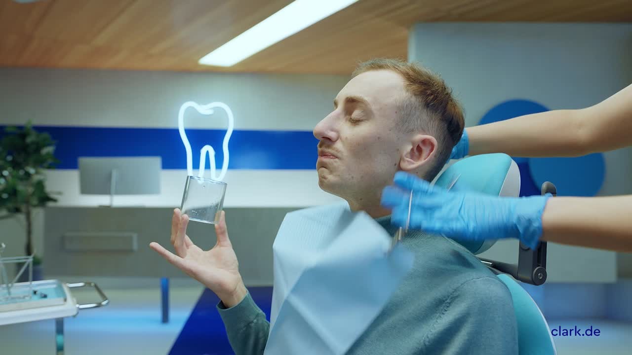 Komm mal CLARK — Dentist spot